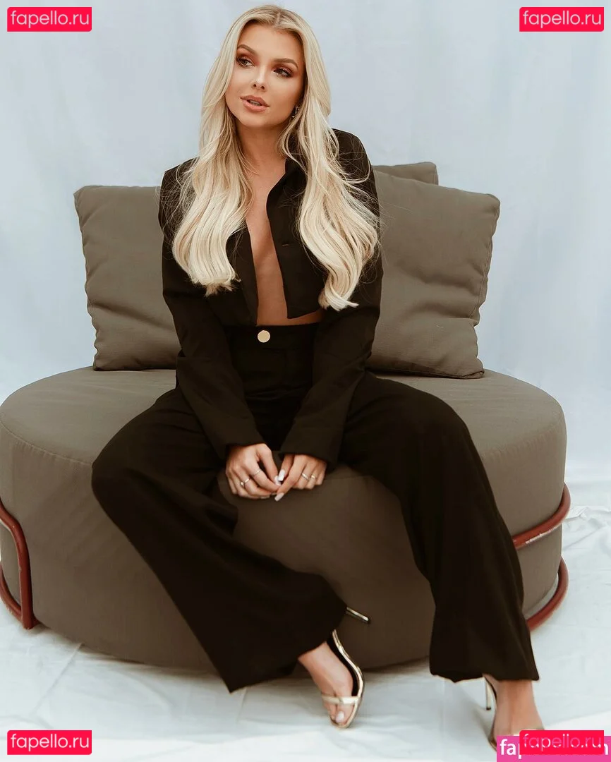 Carol Bresolin Onlyfans Photo Gallery 