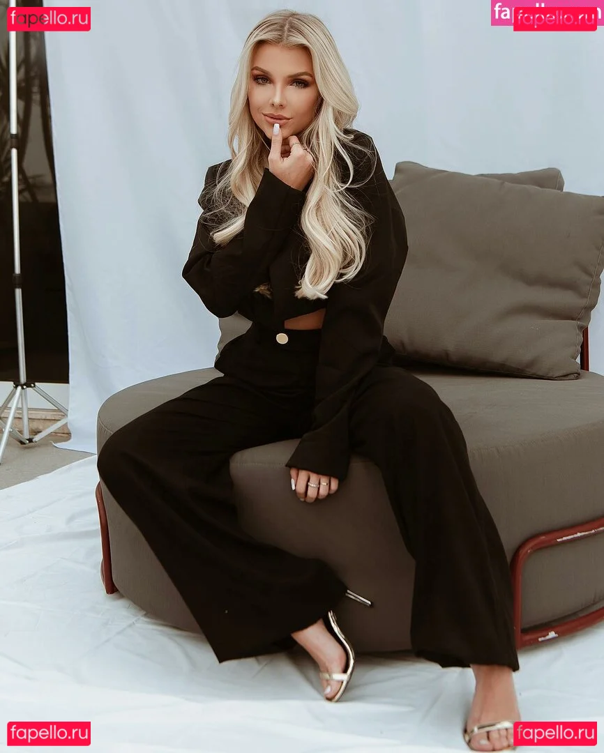 Carol Bresolin Onlyfans Photo Gallery 