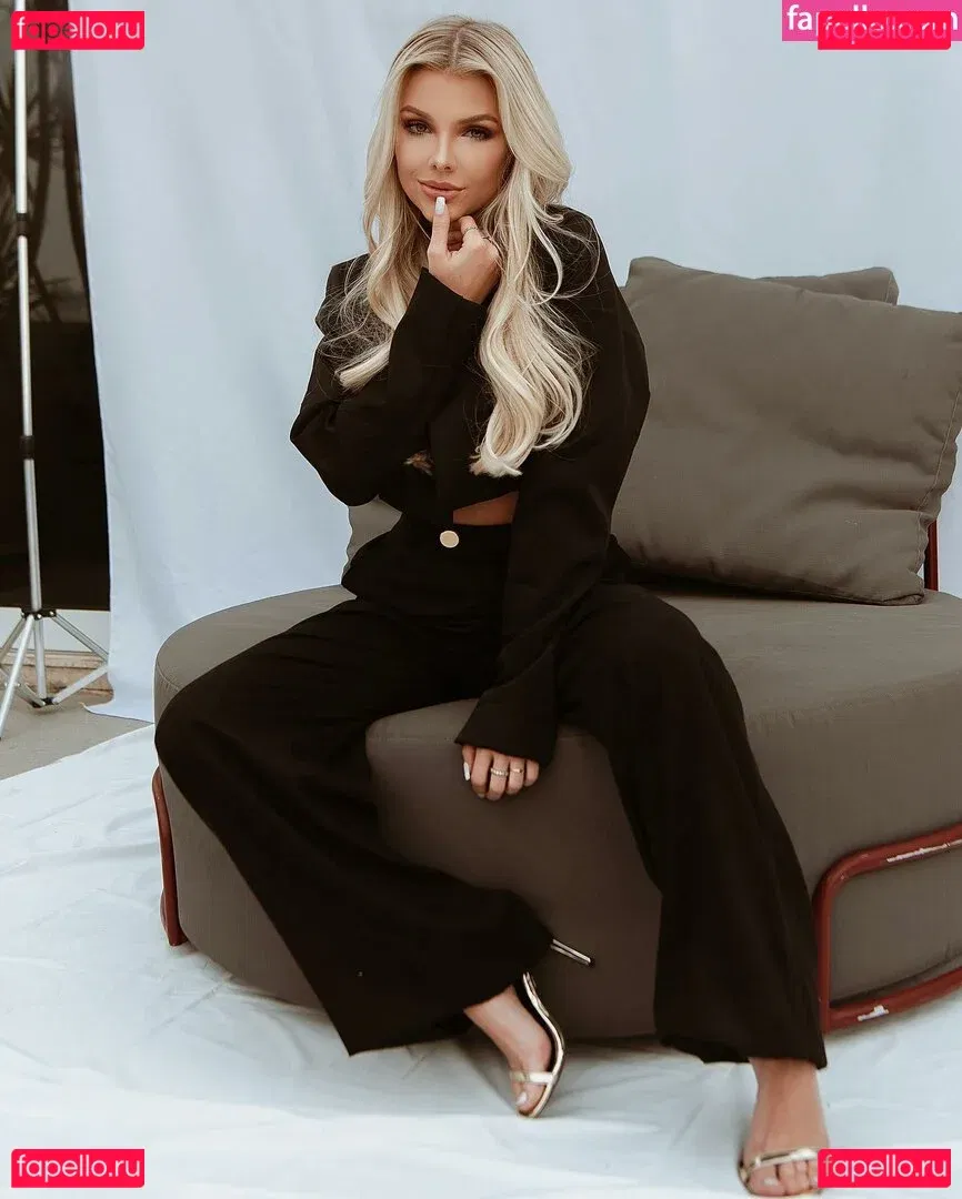 Carol Bresolin Onlyfans Photo Gallery 