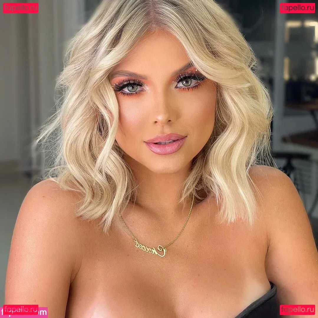 Carol Bresolin Onlyfans Photo Gallery 