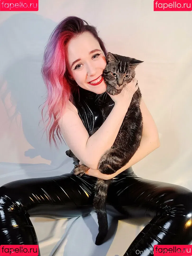 enicat Onlyfans Photo Gallery 