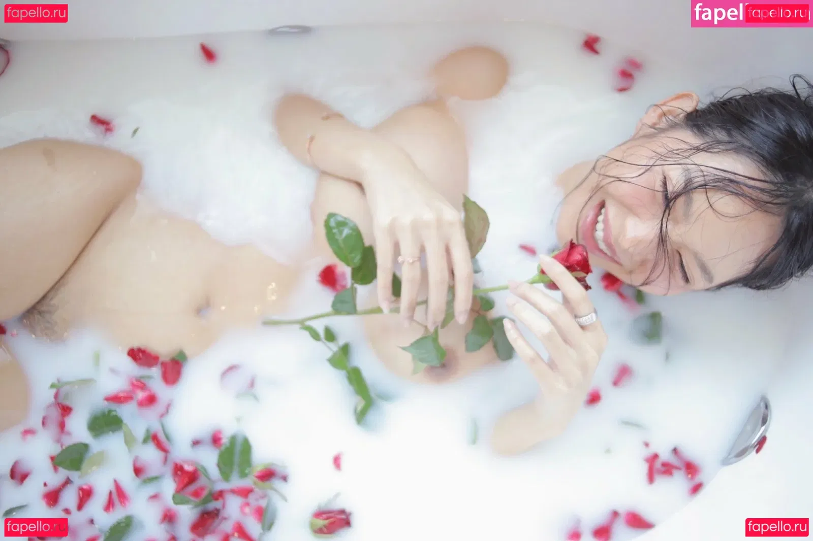 nimtharin Onlyfans Photo Gallery 