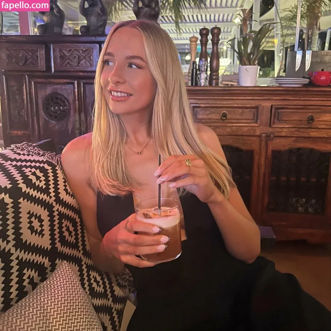 aadrianarose Onlyfans Photo Gallery 