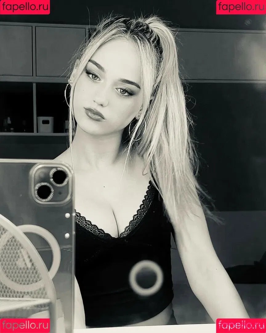Adriianaasz Onlyfans Photo Gallery 