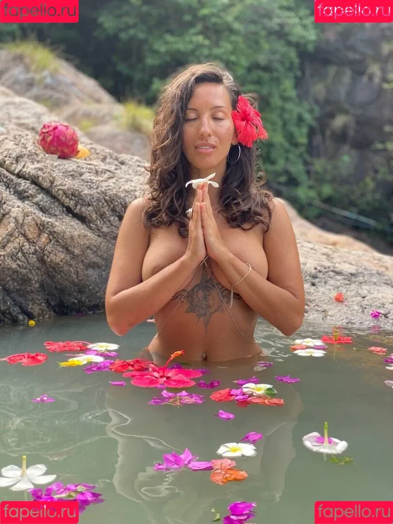 Thais-Yoga Onlyfans Photo Gallery 