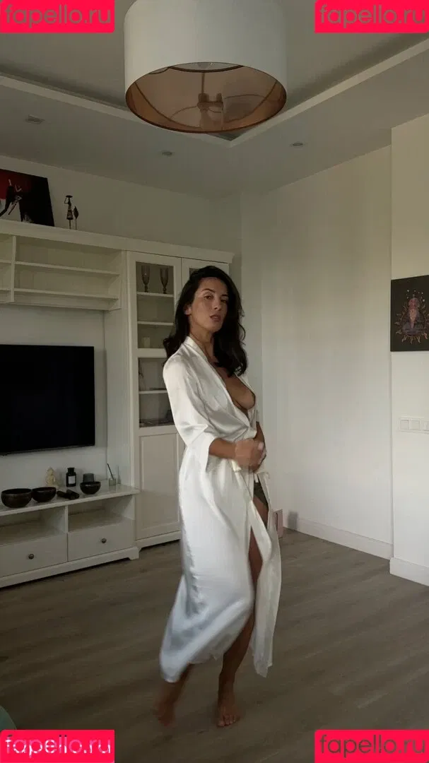 Thais-Yoga Onlyfans Photo Gallery 