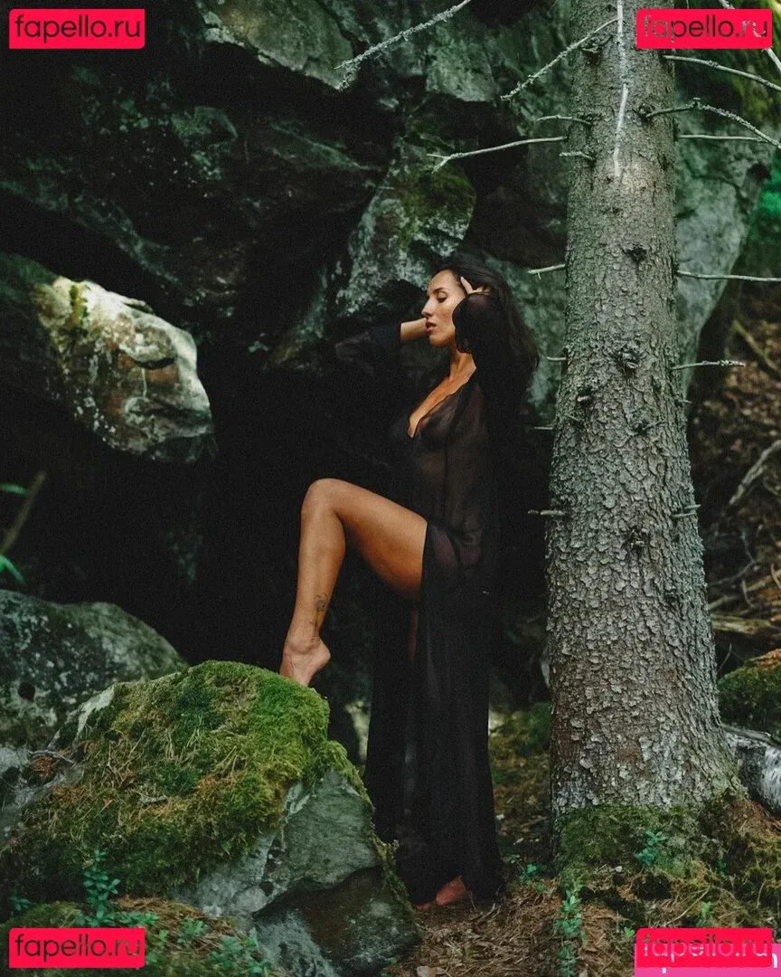 Thais-Yoga Onlyfans Photo Gallery 