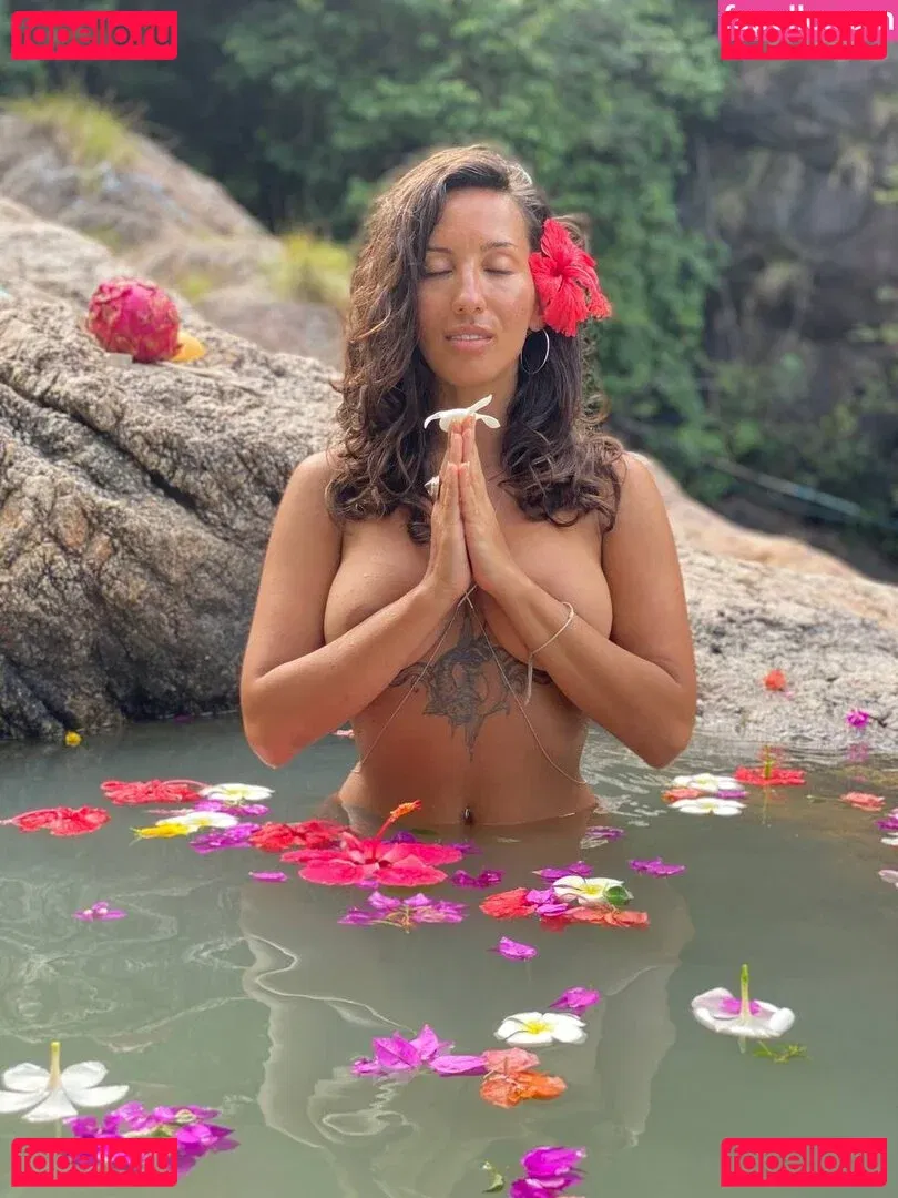 Thais-Yoga Onlyfans Photo Gallery 