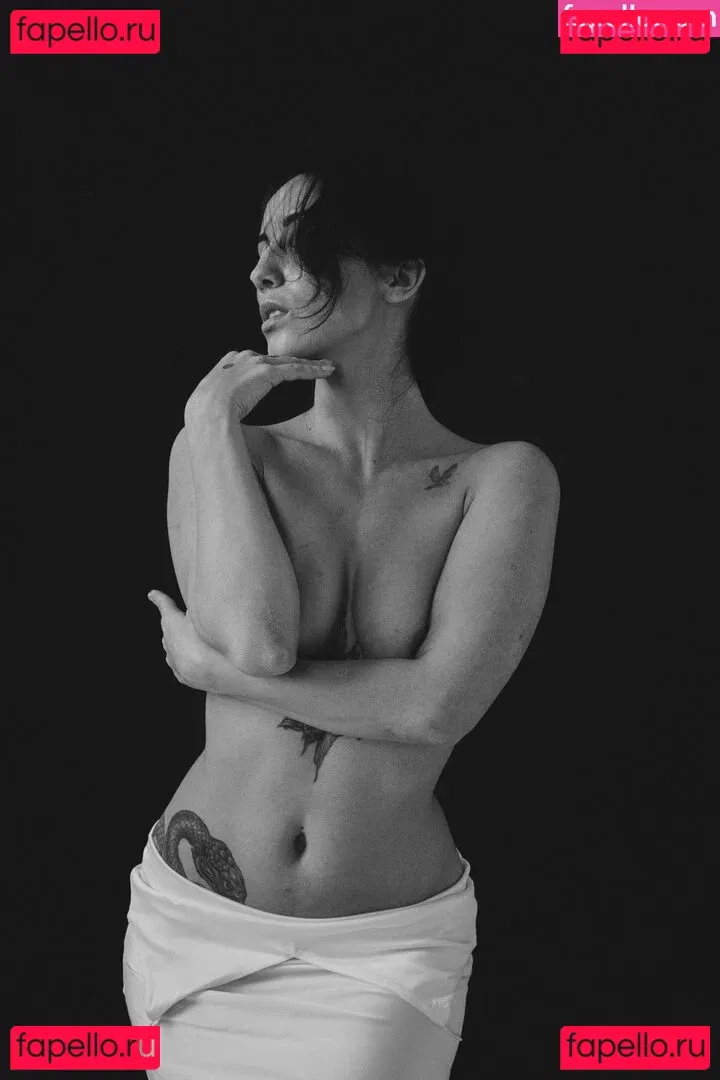 Thais-Yoga Onlyfans Photo Gallery 