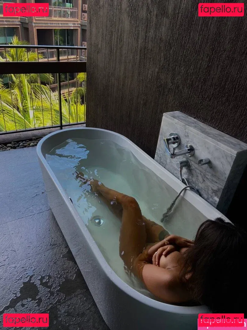 Thais-Yoga Onlyfans Photo Gallery 