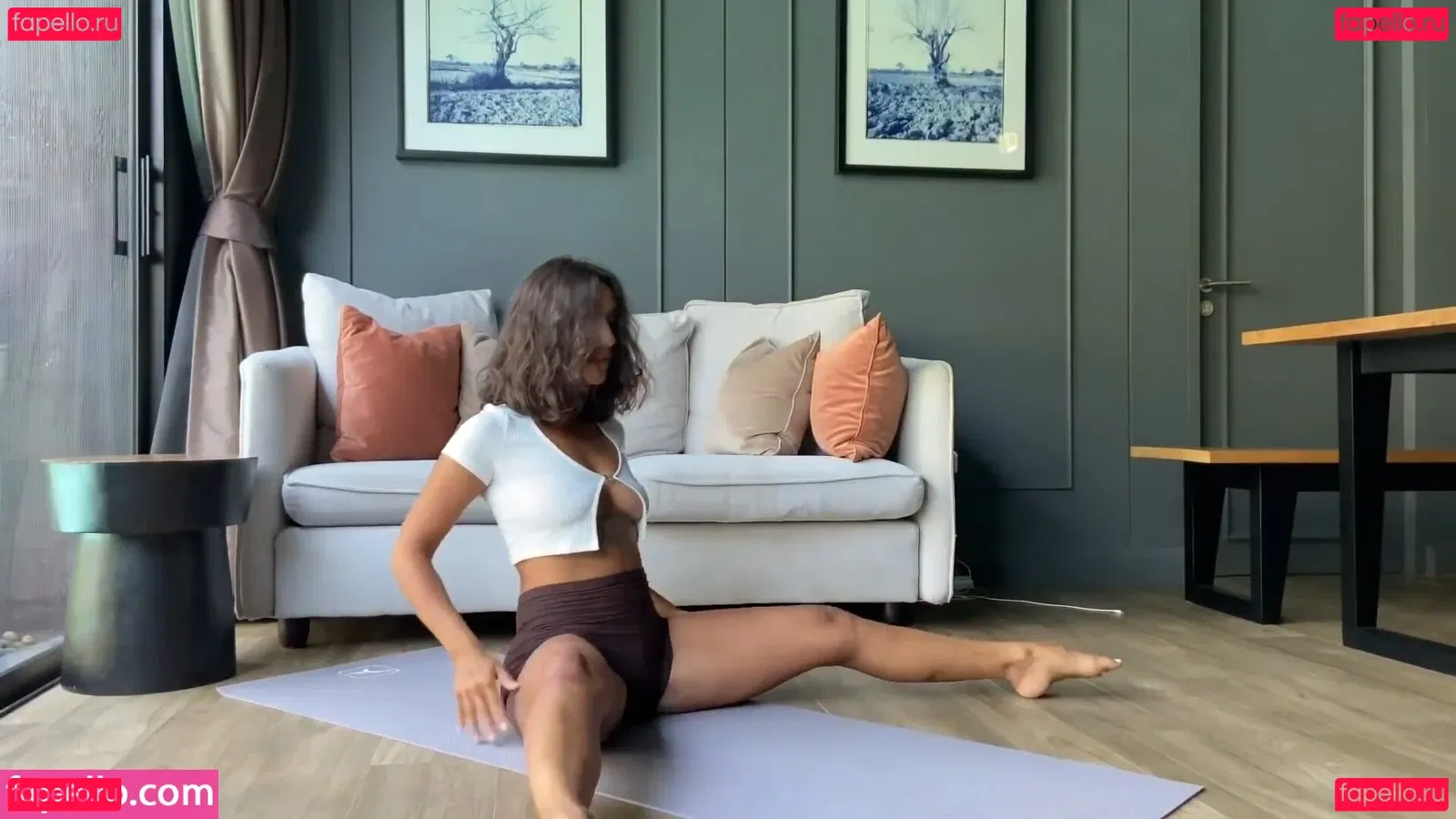 Thais-Yoga Onlyfans Photo Gallery 