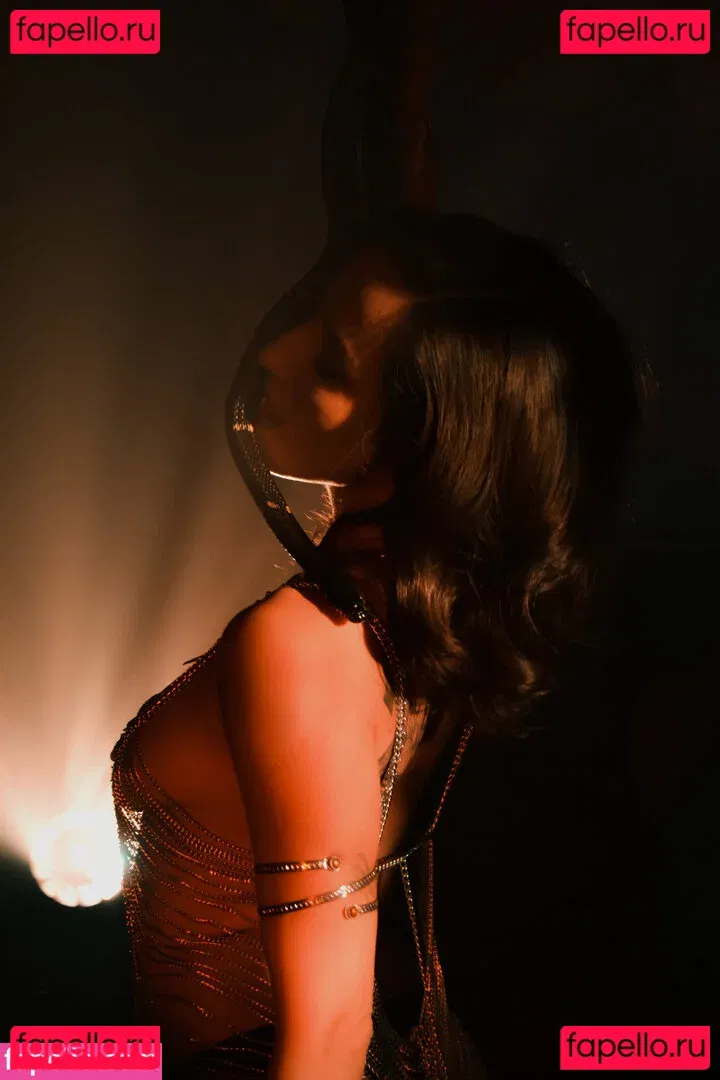 Thais-Yoga Onlyfans Photo Gallery 