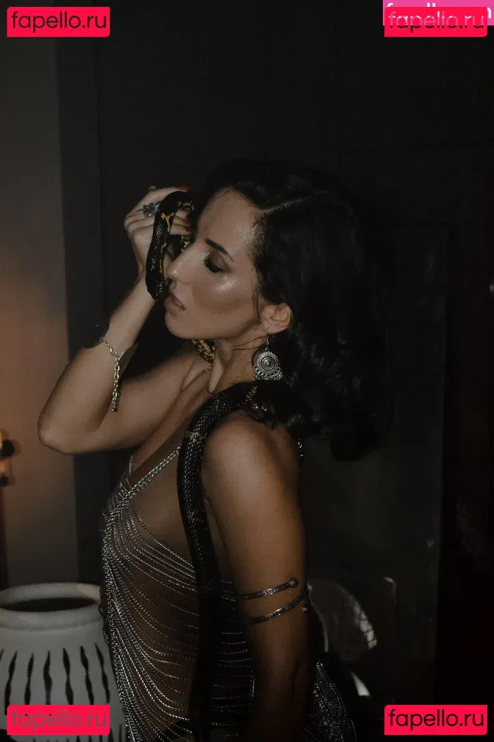 Thais-Yoga Onlyfans Photo Gallery 