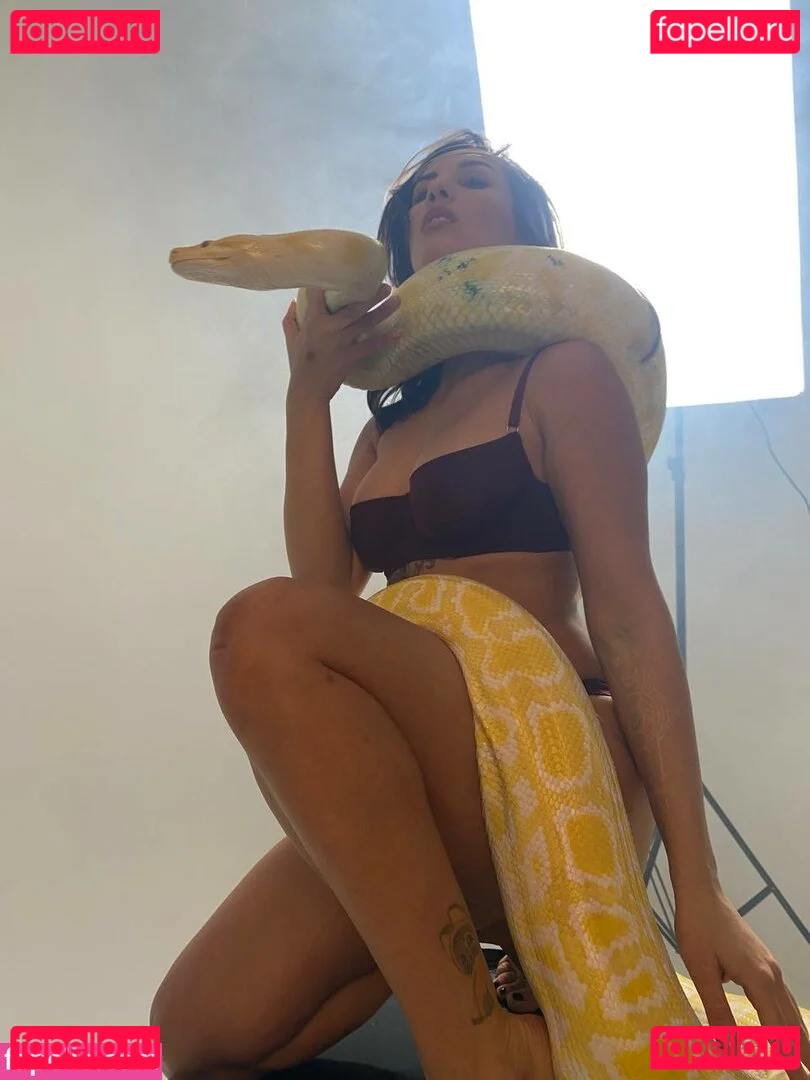 Thais-Yoga Onlyfans Photo Gallery 