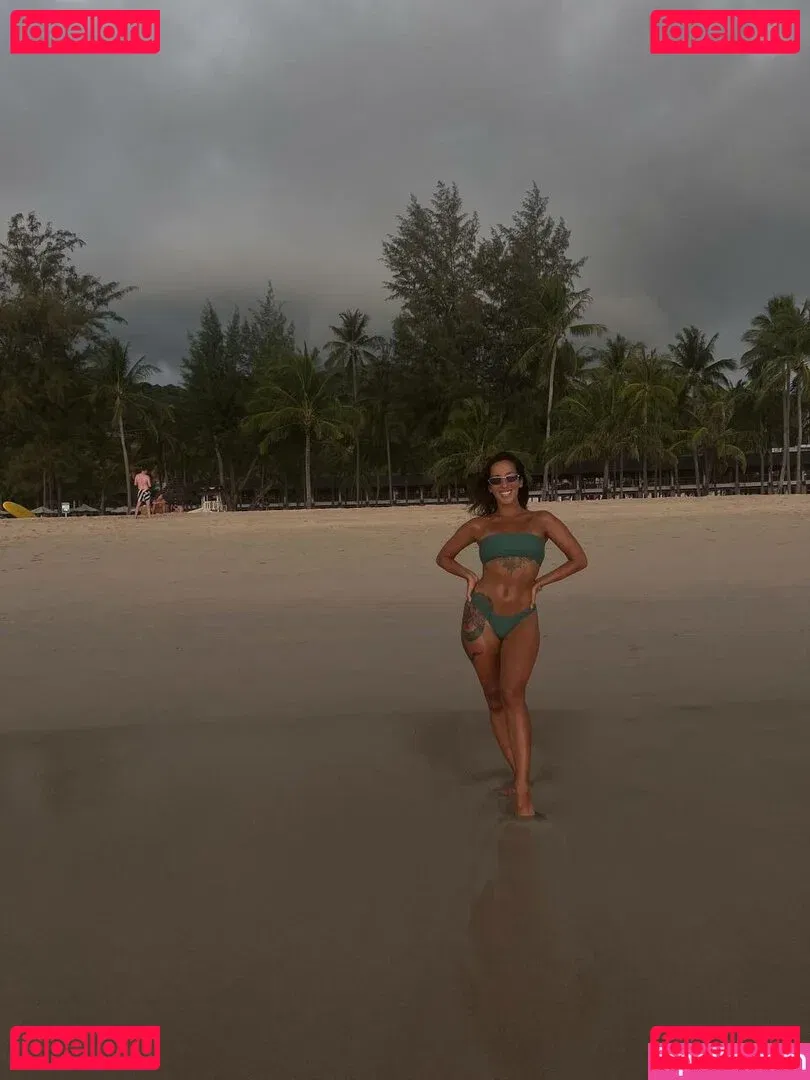 Thais-Yoga Onlyfans Photo Gallery 