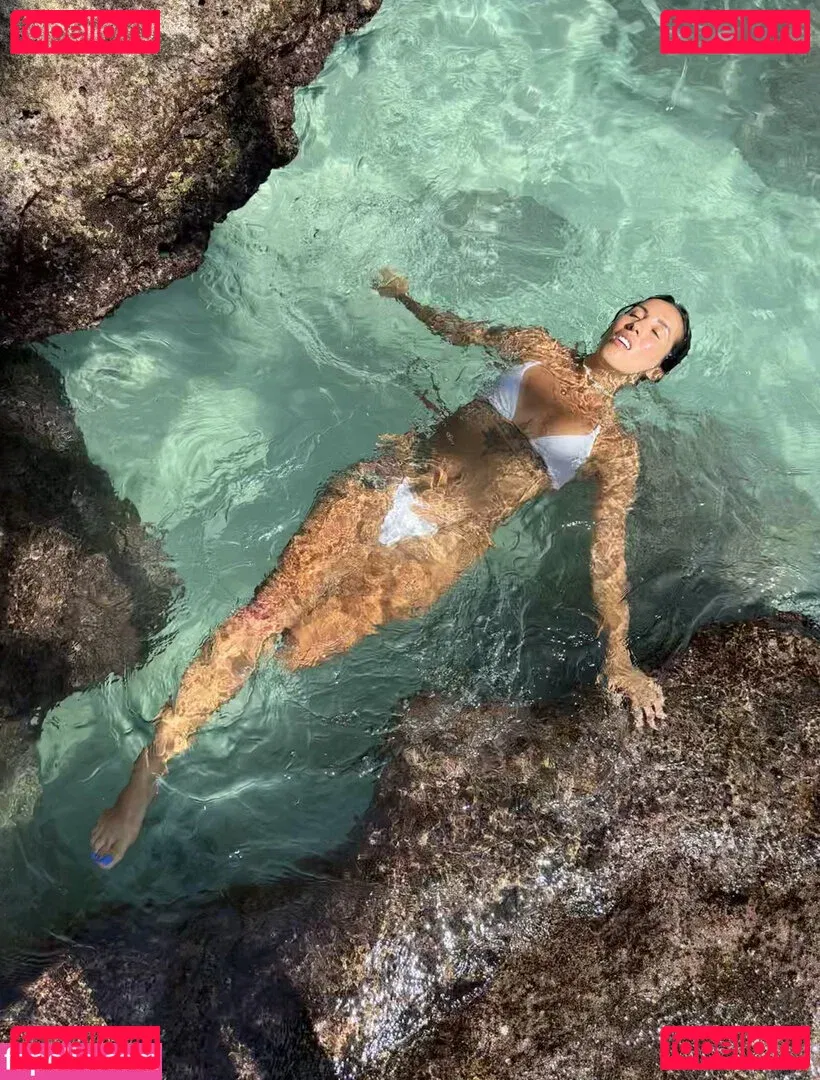 Thais-Yoga Onlyfans Photo Gallery 