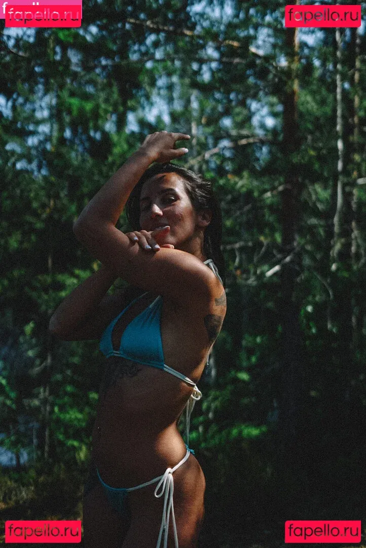 Thais-Yoga Onlyfans Photo Gallery 