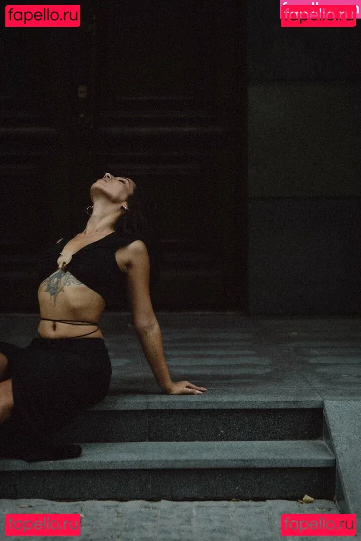 Thais-Yoga Onlyfans Photo Gallery 