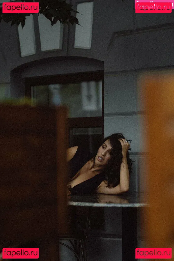 Thais-Yoga Onlyfans Photo Gallery 