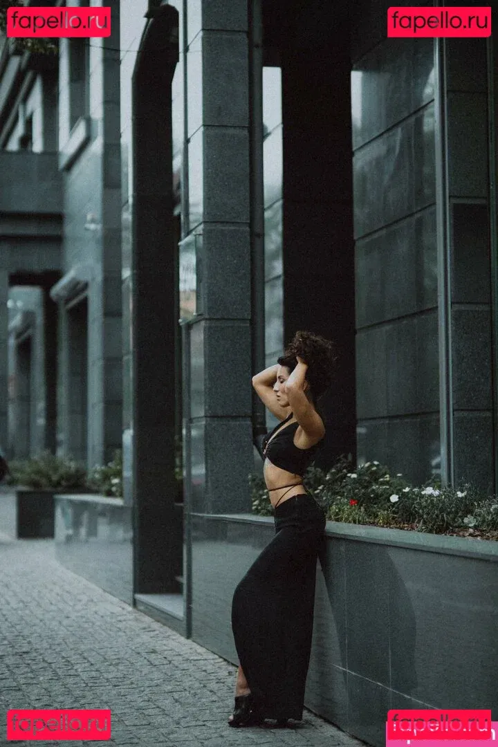 Thais-Yoga Onlyfans Photo Gallery 