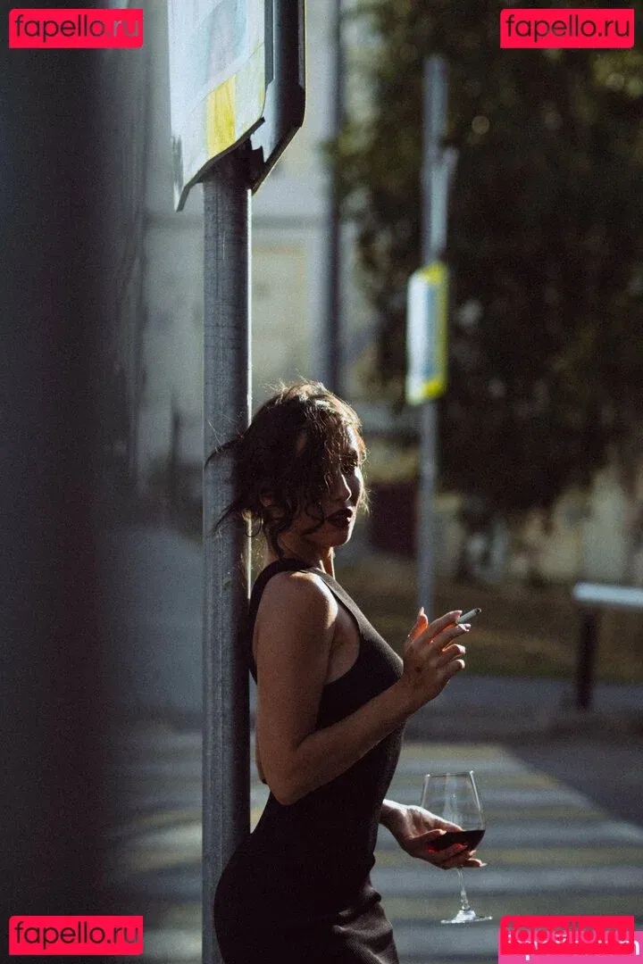 Thais-Yoga Onlyfans Photo Gallery 