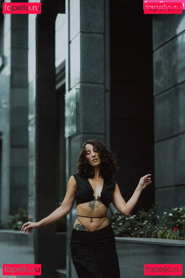 Thais-Yoga Onlyfans Photo Gallery 