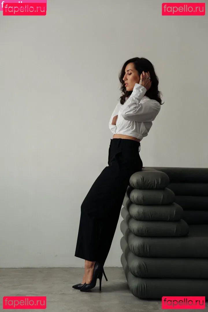 Thais-Yoga Onlyfans Photo Gallery 