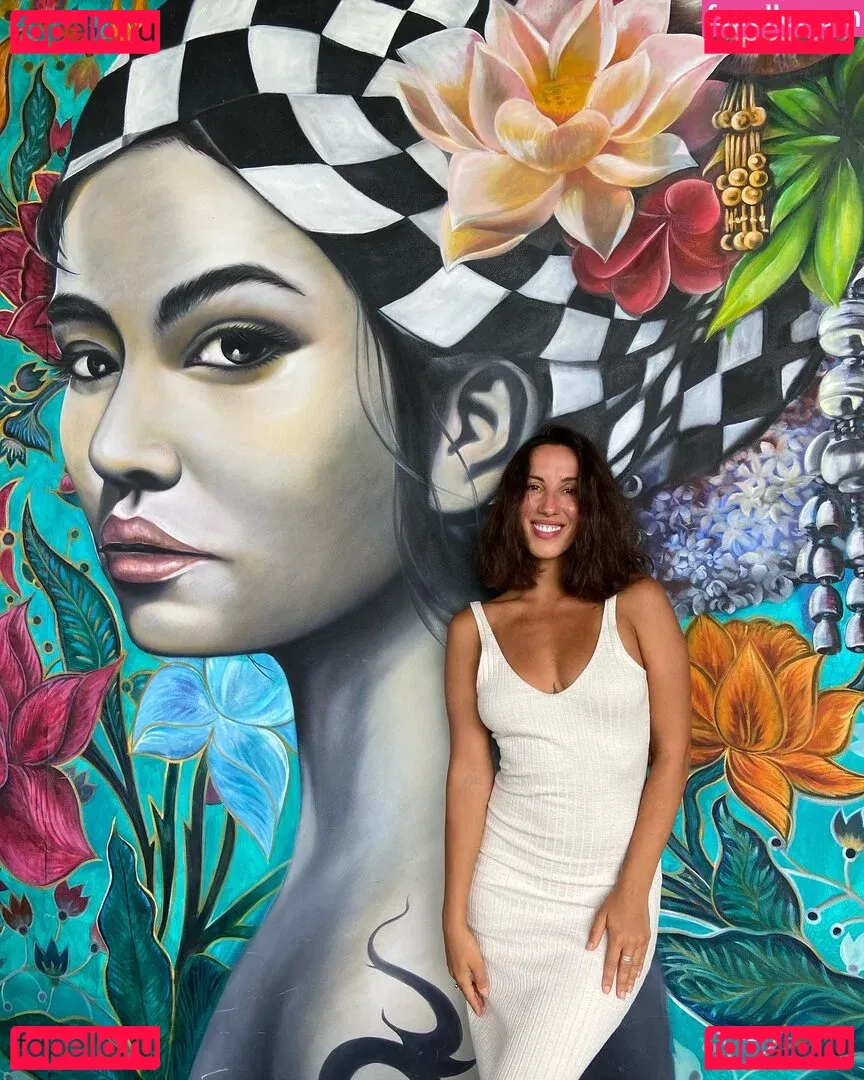 Thais-Yoga Onlyfans Photo Gallery 