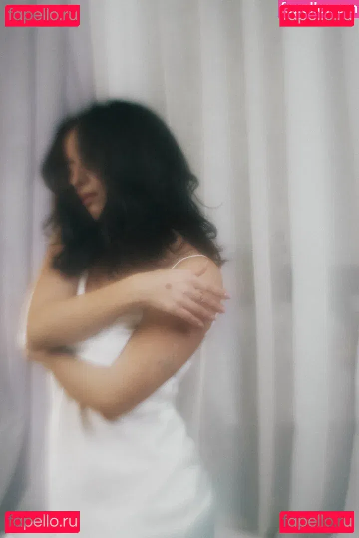 Thais-Yoga Onlyfans Photo Gallery 