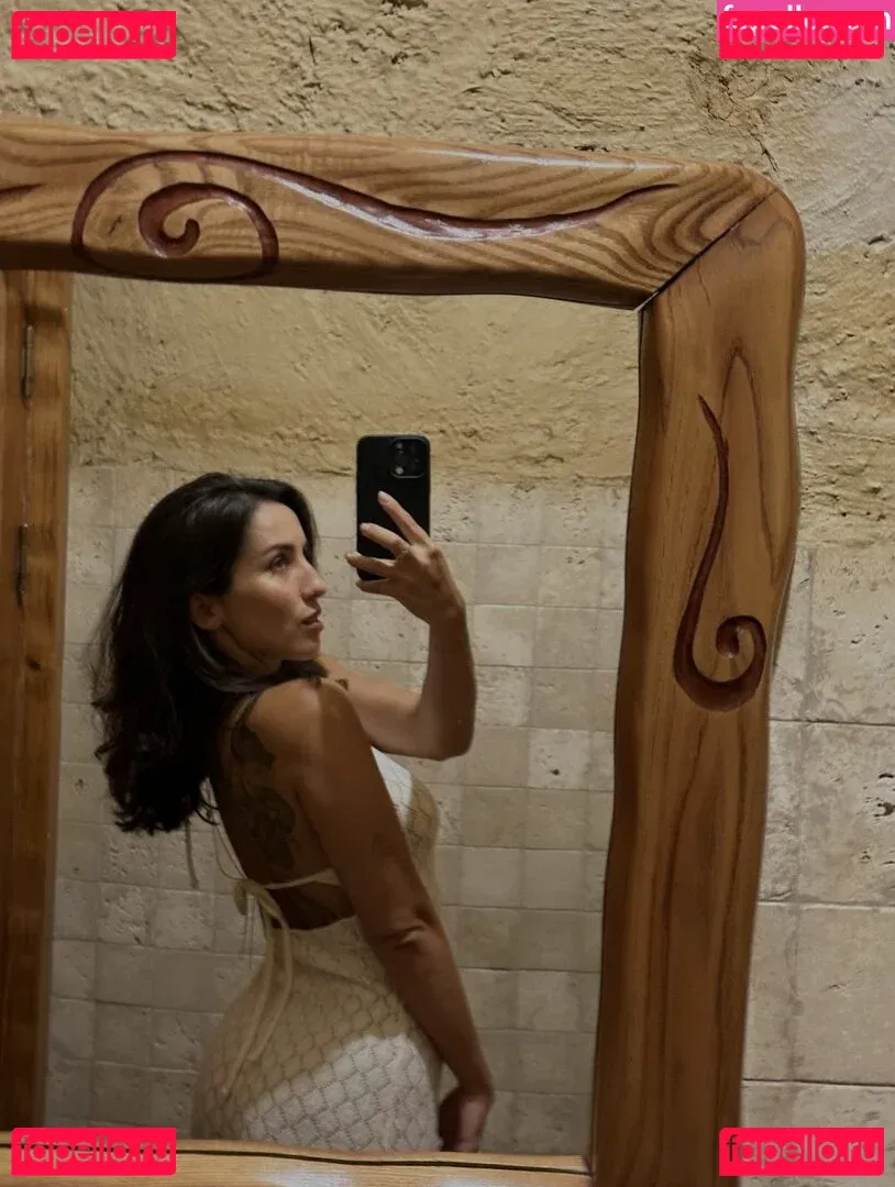 Thais-Yoga Onlyfans Photo Gallery 