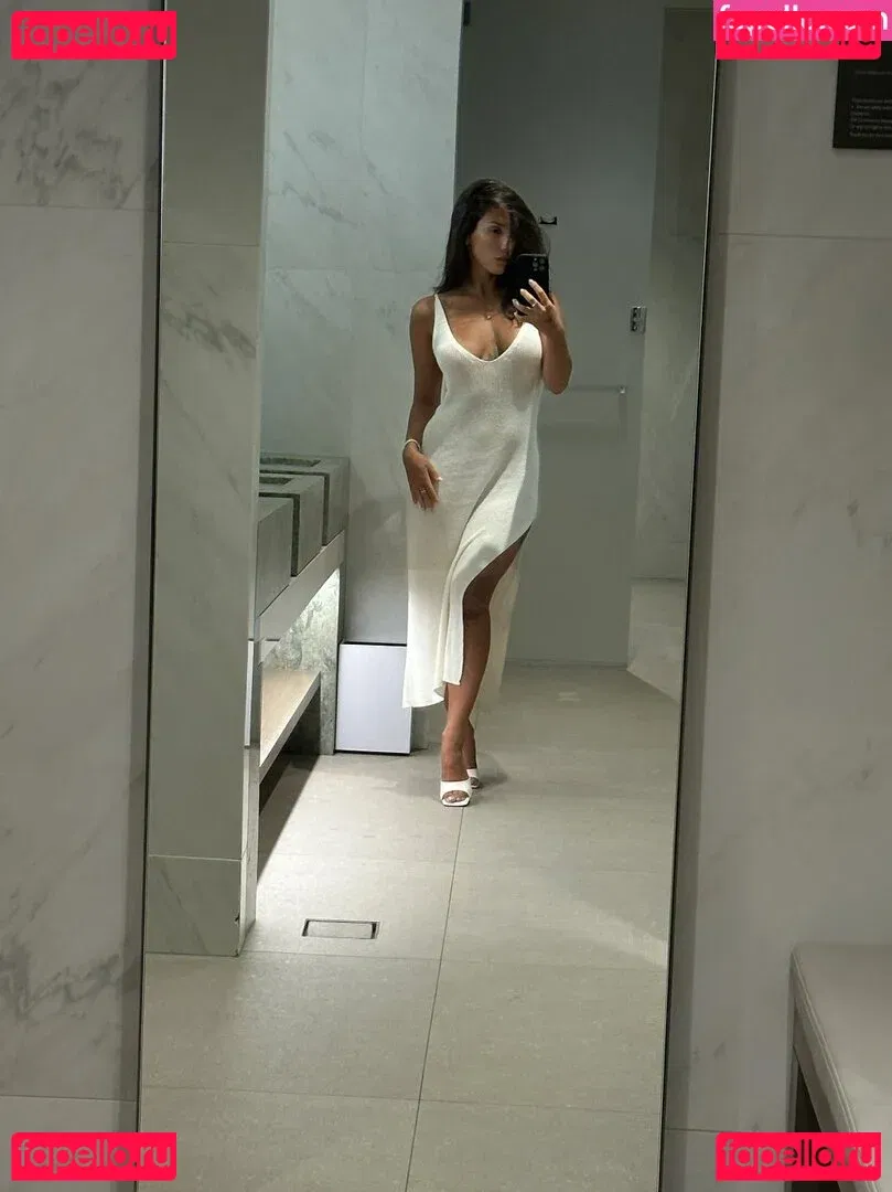 Thais-Yoga Onlyfans Photo Gallery 