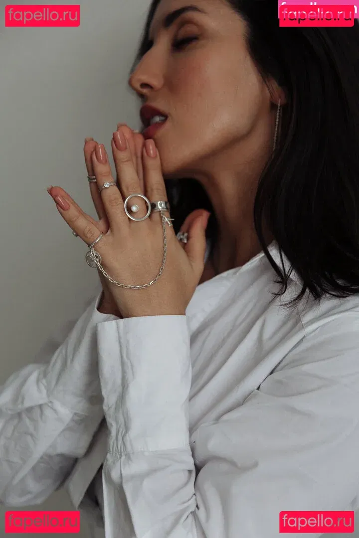 Thais-Yoga Onlyfans Photo Gallery 