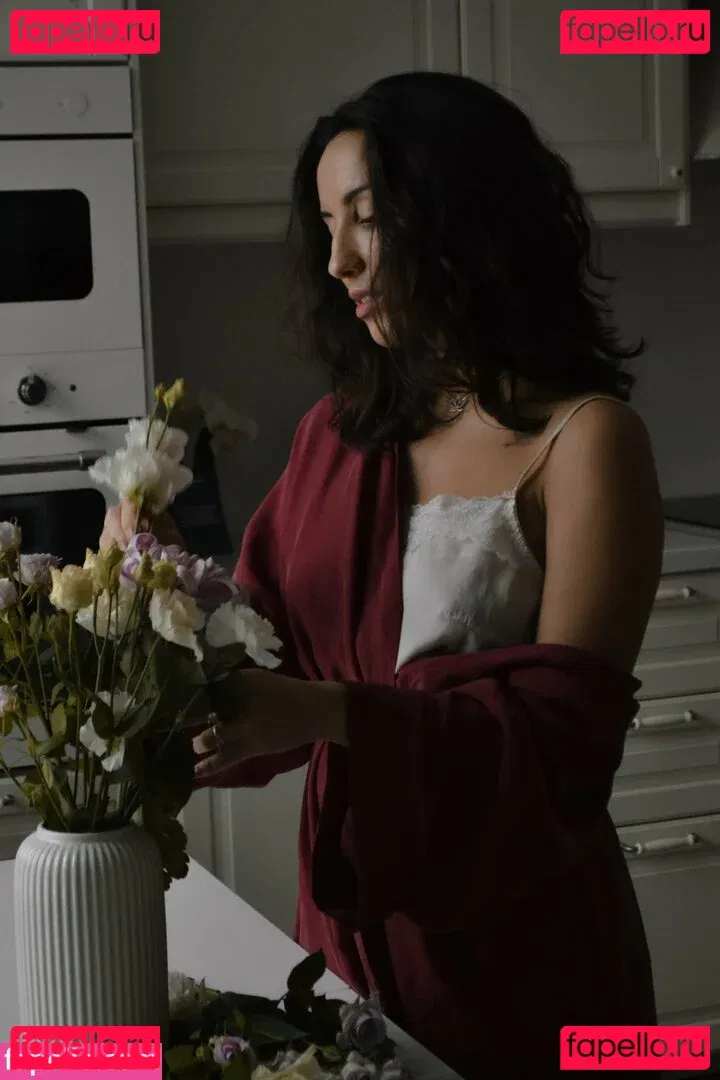 Thais-Yoga Onlyfans Photo Gallery 