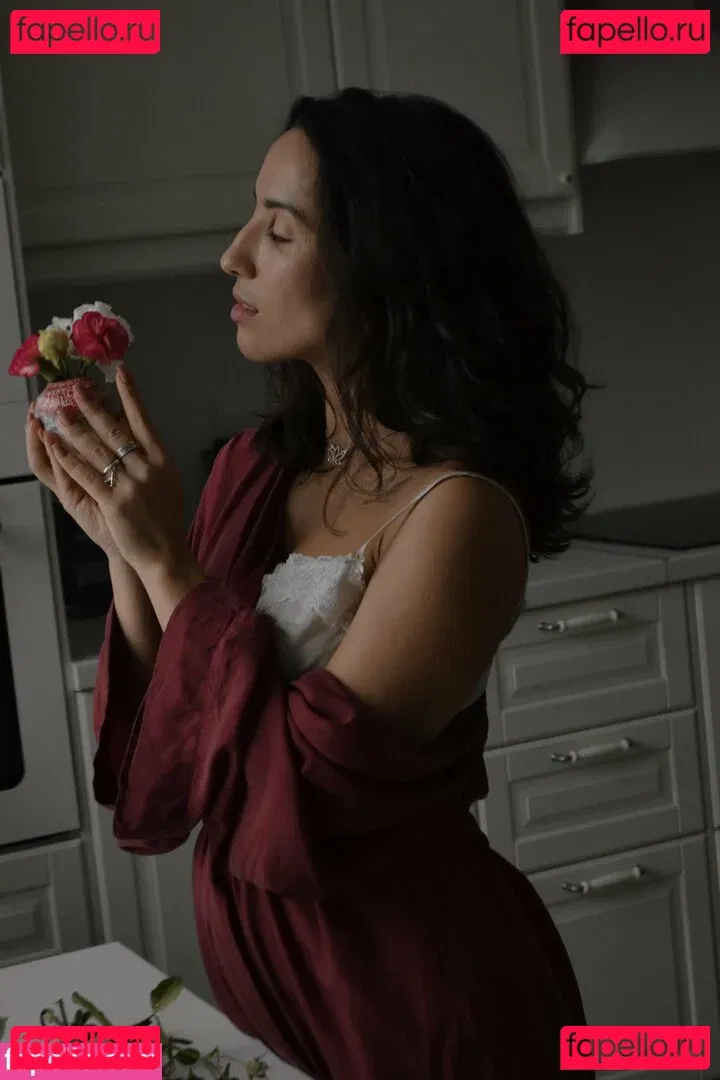 Thais-Yoga Onlyfans Photo Gallery 