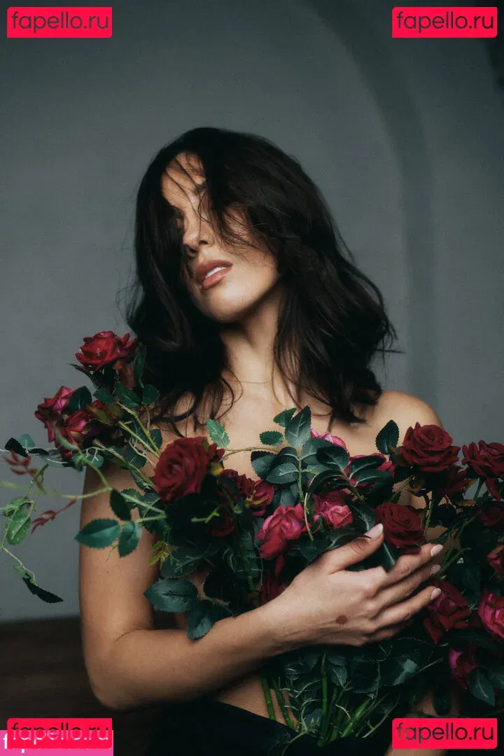 Thais-Yoga Onlyfans Photo Gallery 