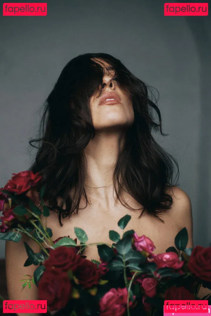 Thais-Yoga Onlyfans Photo Gallery 