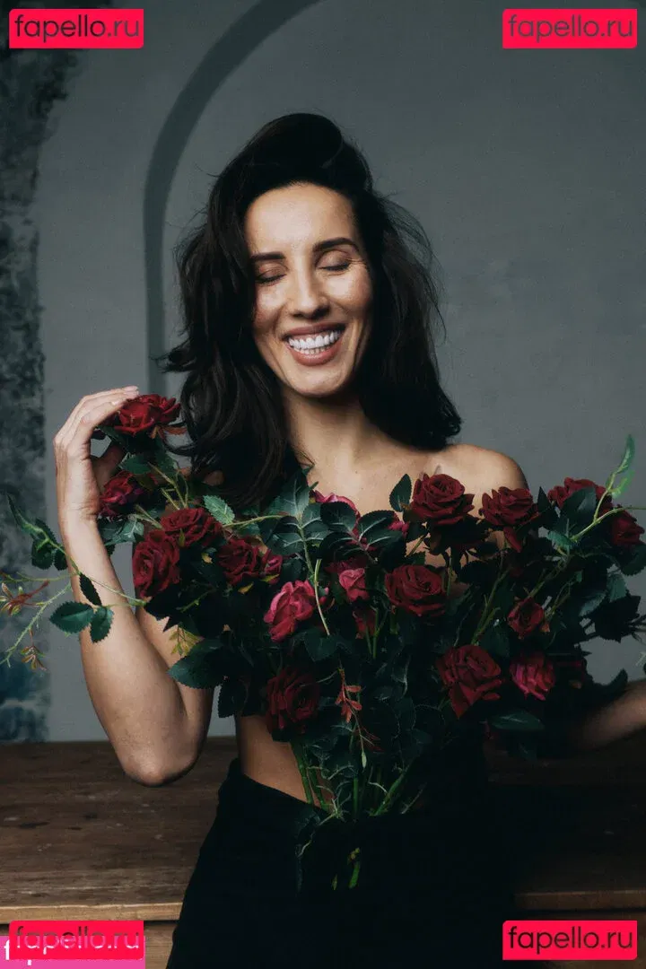 Thais-Yoga Onlyfans Photo Gallery 