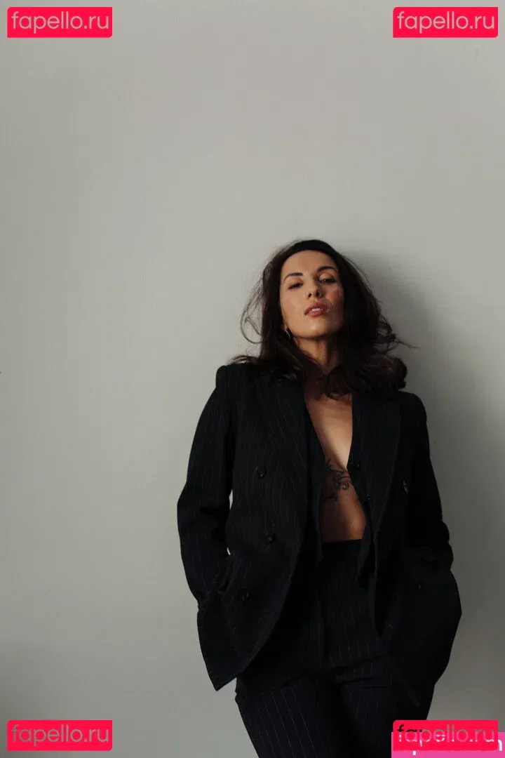 Thais-Yoga Onlyfans Photo Gallery 