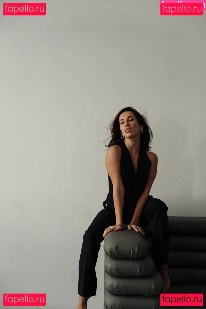 Thais-Yoga Onlyfans Photo Gallery 