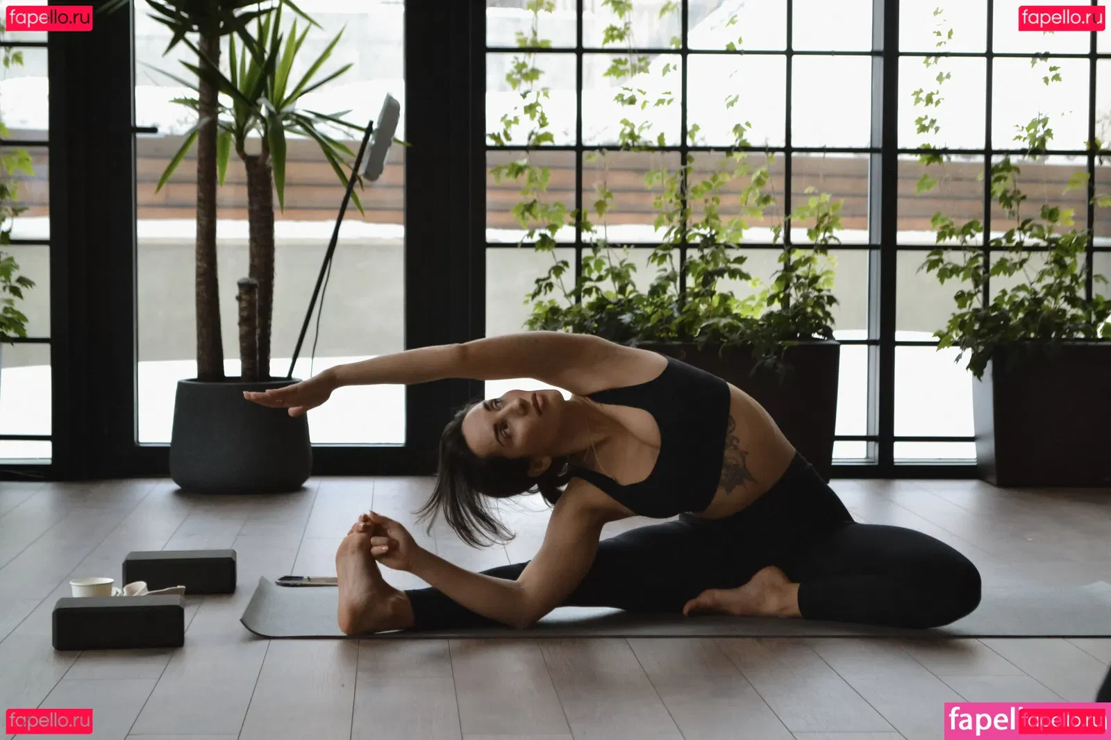 Thais-Yoga Onlyfans Photo Gallery 