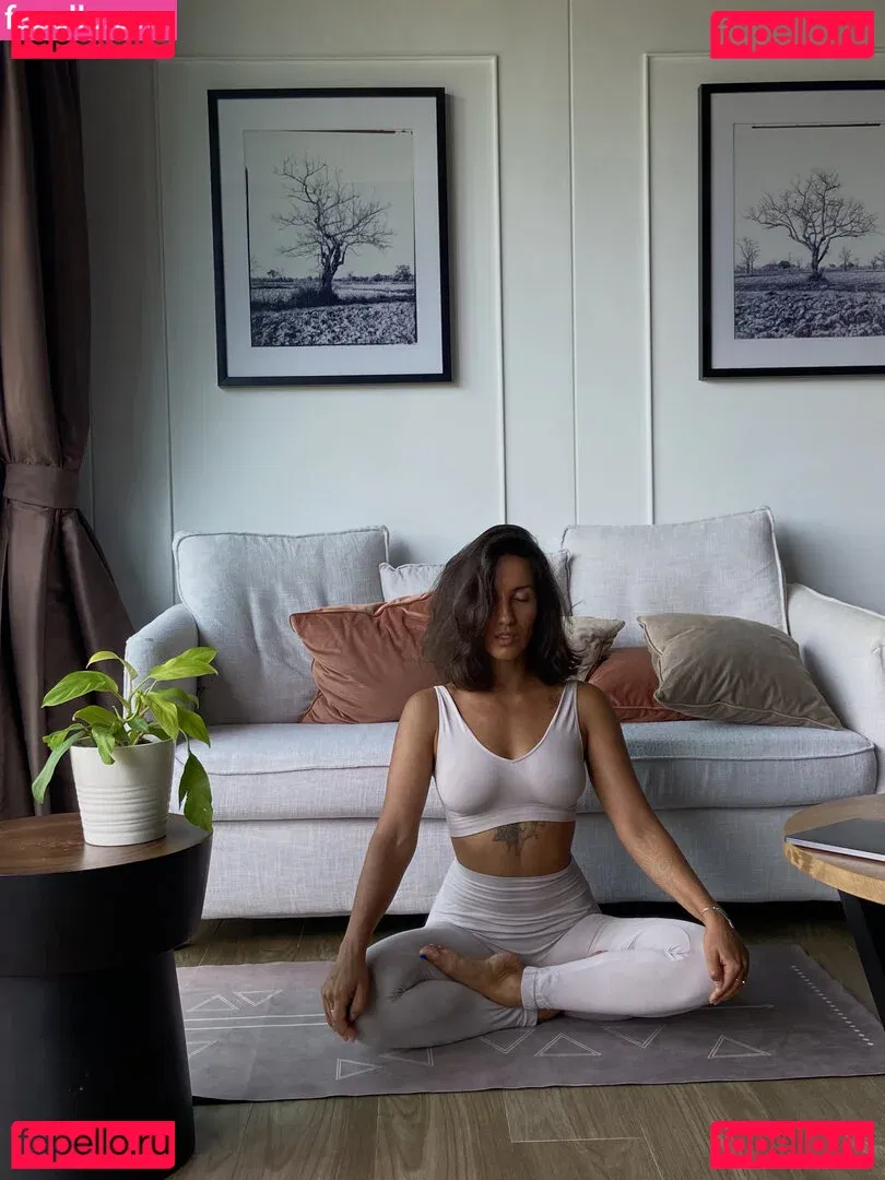 Thais-Yoga Onlyfans Photo Gallery 