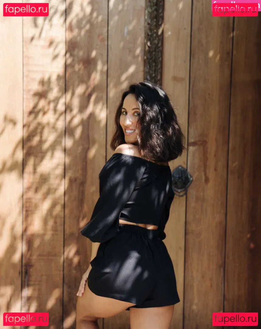 Thais-Yoga Onlyfans Photo Gallery 