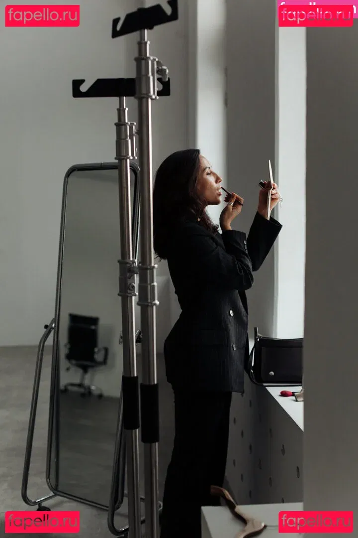 Thais-Yoga Onlyfans Photo Gallery 