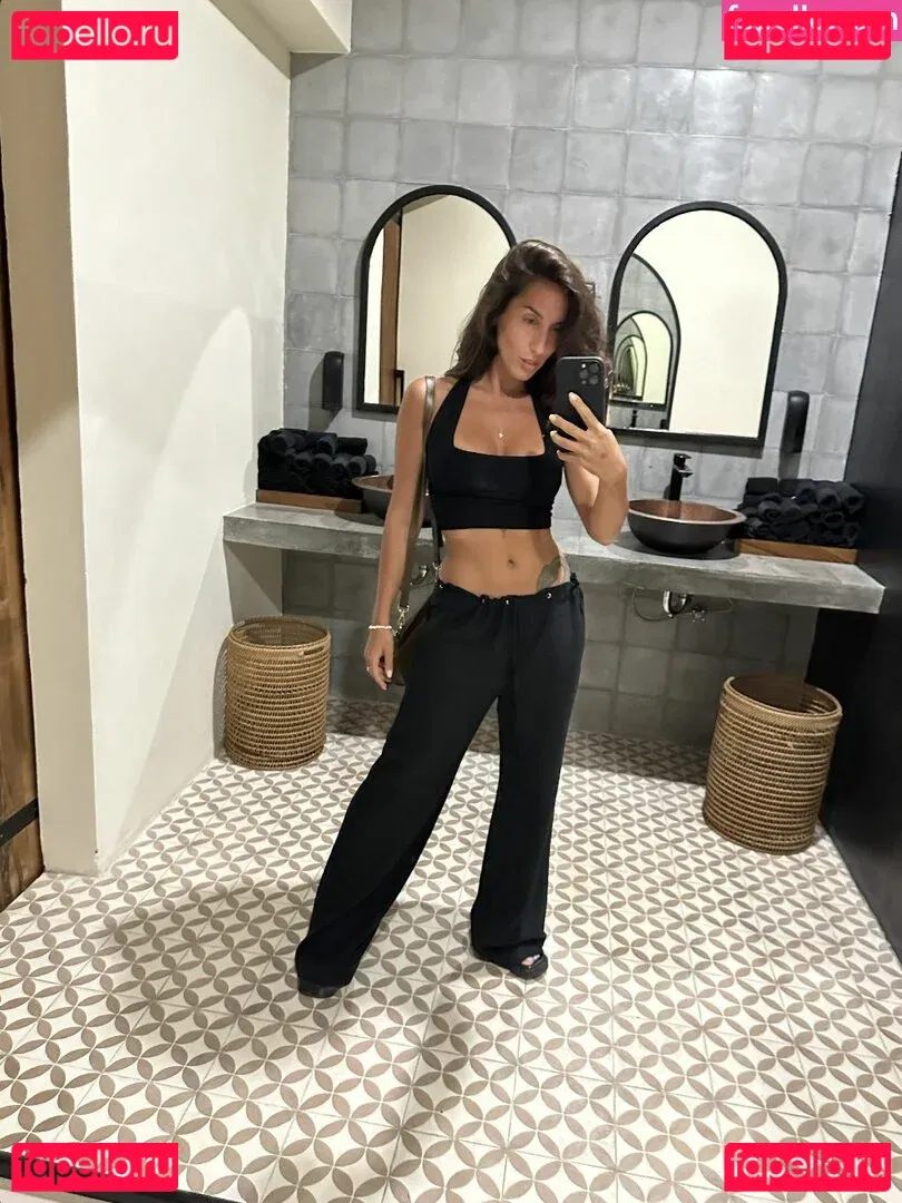 Thais-Yoga Onlyfans Photo Gallery 