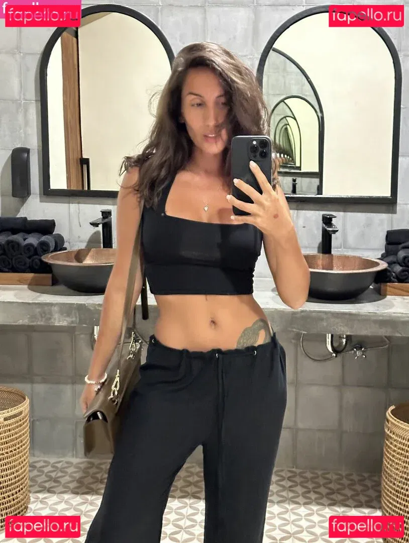 Thais-Yoga Onlyfans Photo Gallery 