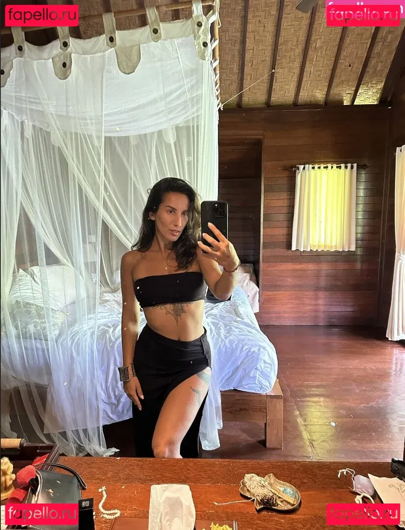 Thais-Yoga Onlyfans Photo Gallery 