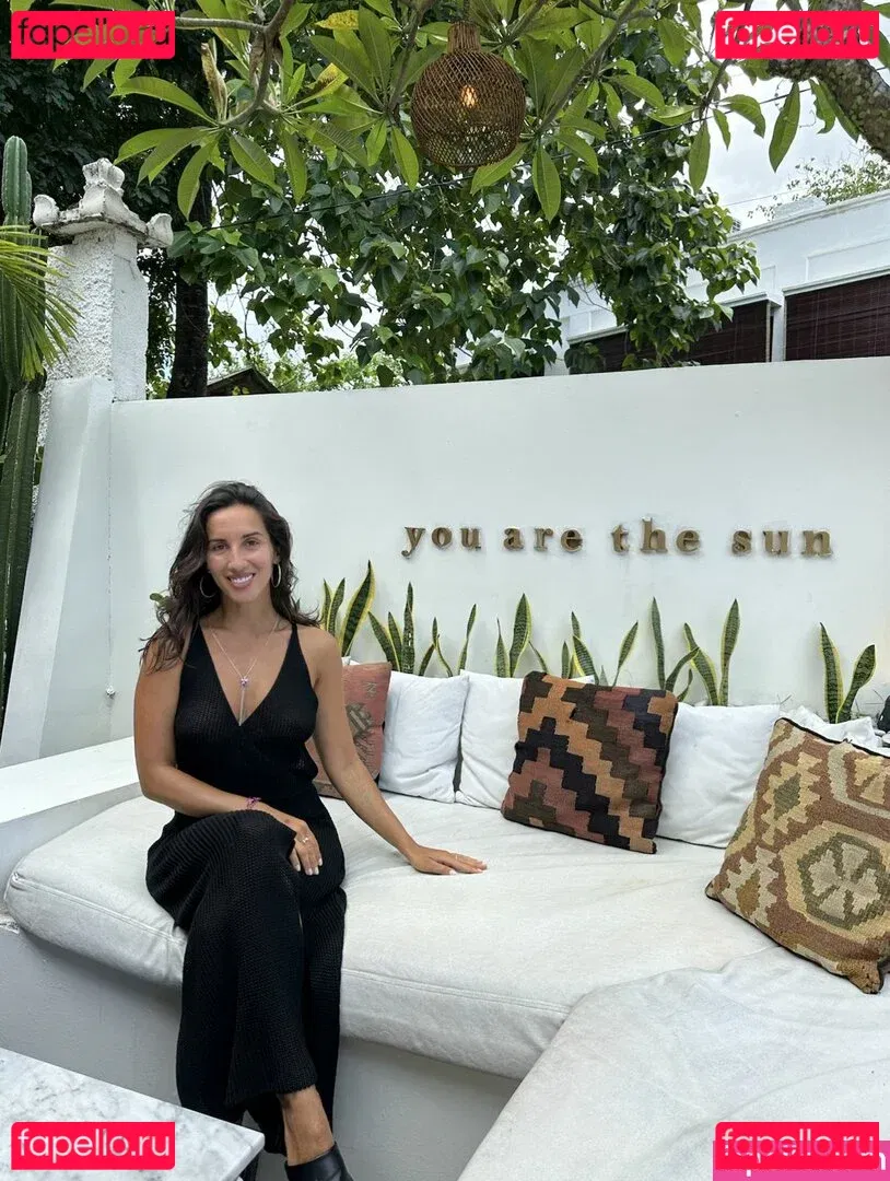 Thais-Yoga Onlyfans Photo Gallery 