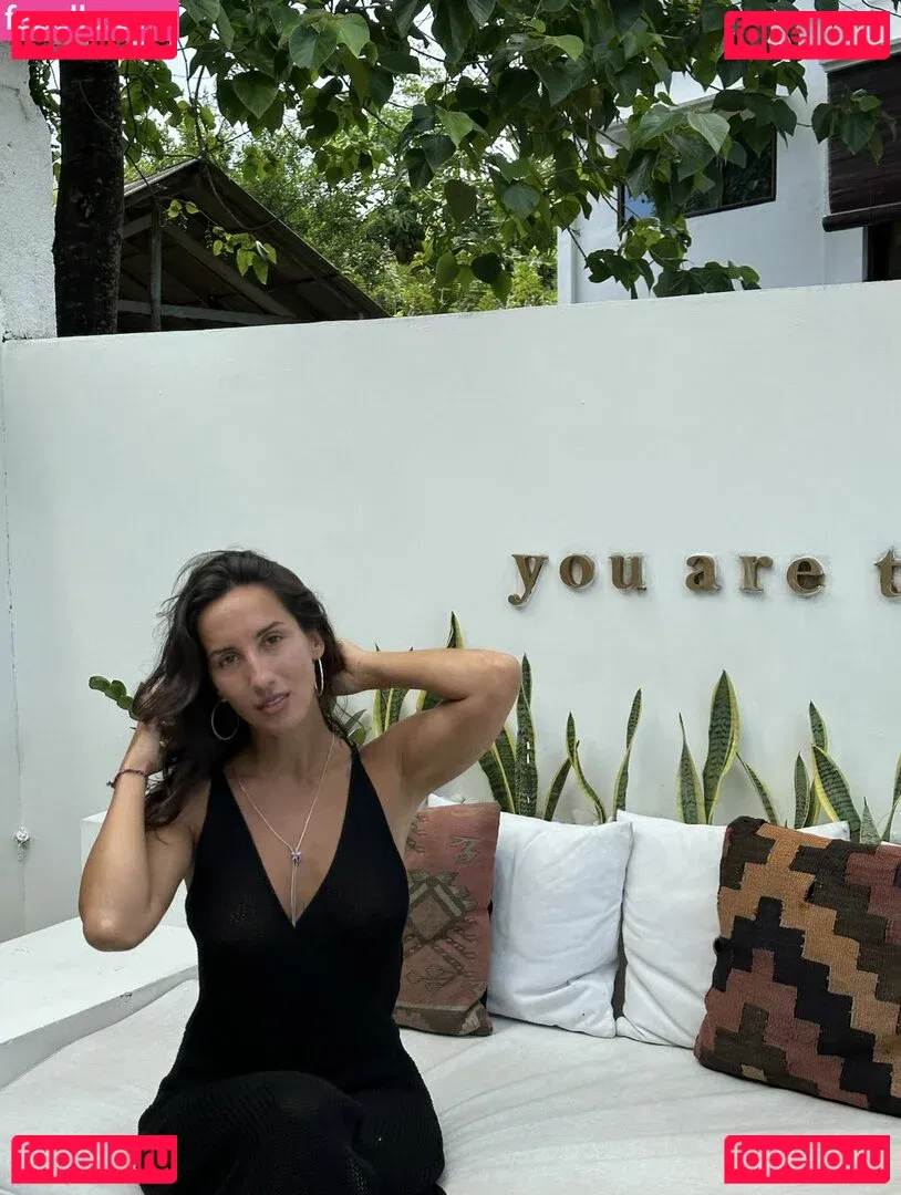 Thais-Yoga Onlyfans Photo Gallery 