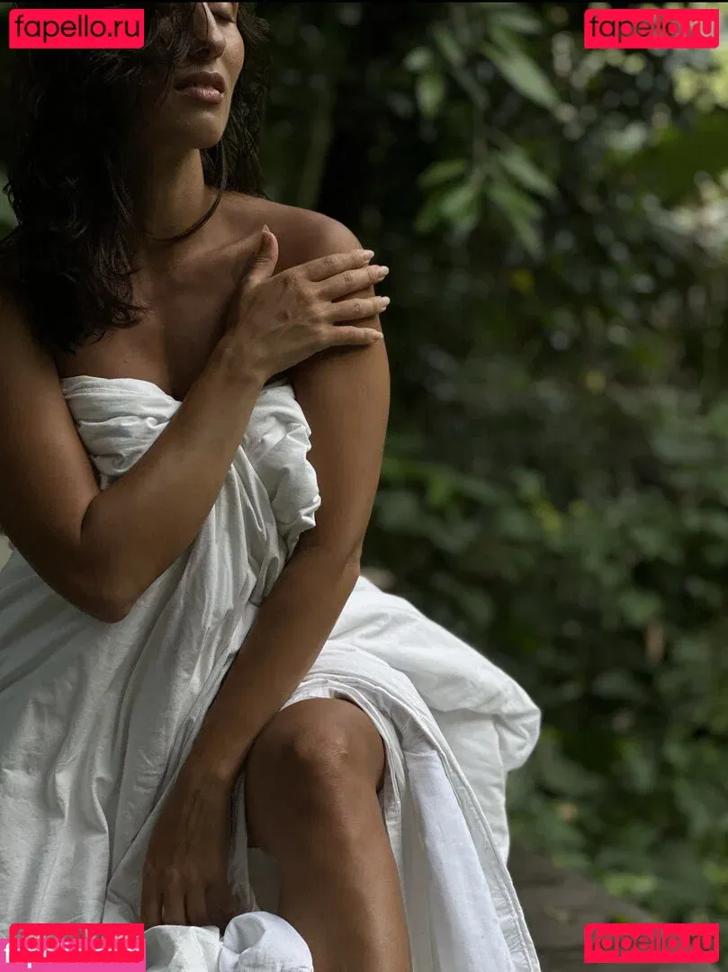 Thais-Yoga Onlyfans Photo Gallery 