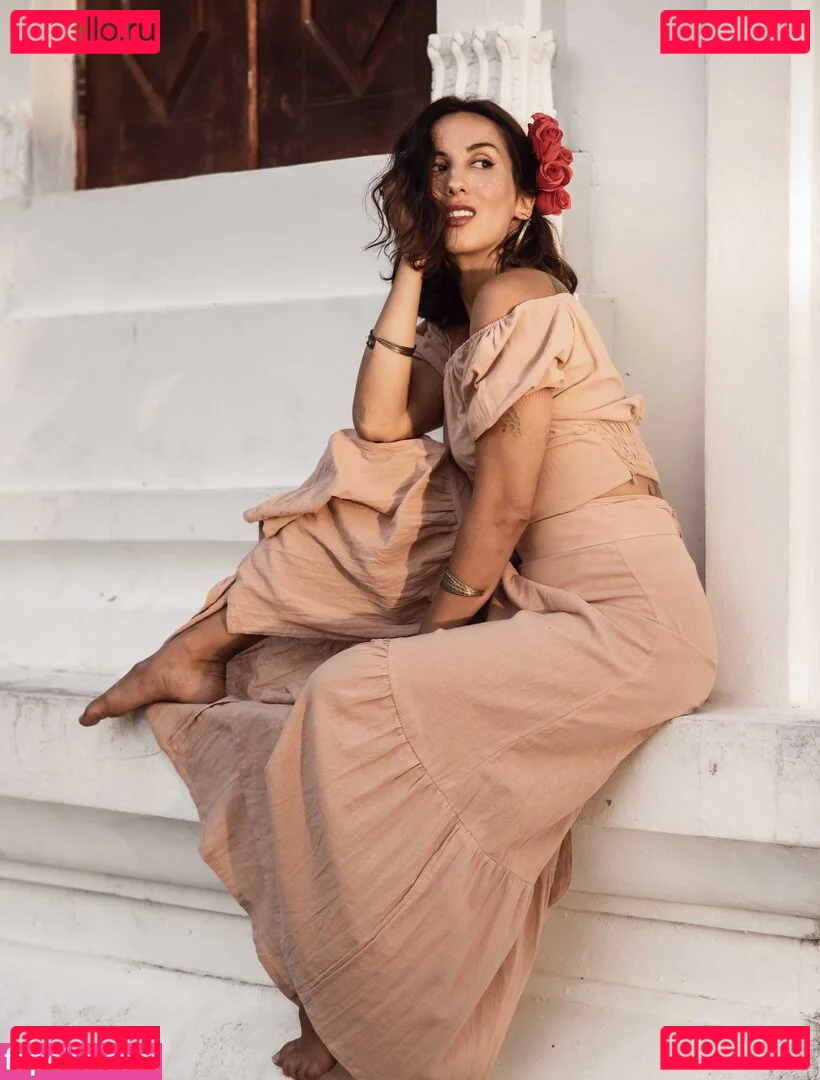 Thais-Yoga Onlyfans Photo Gallery 